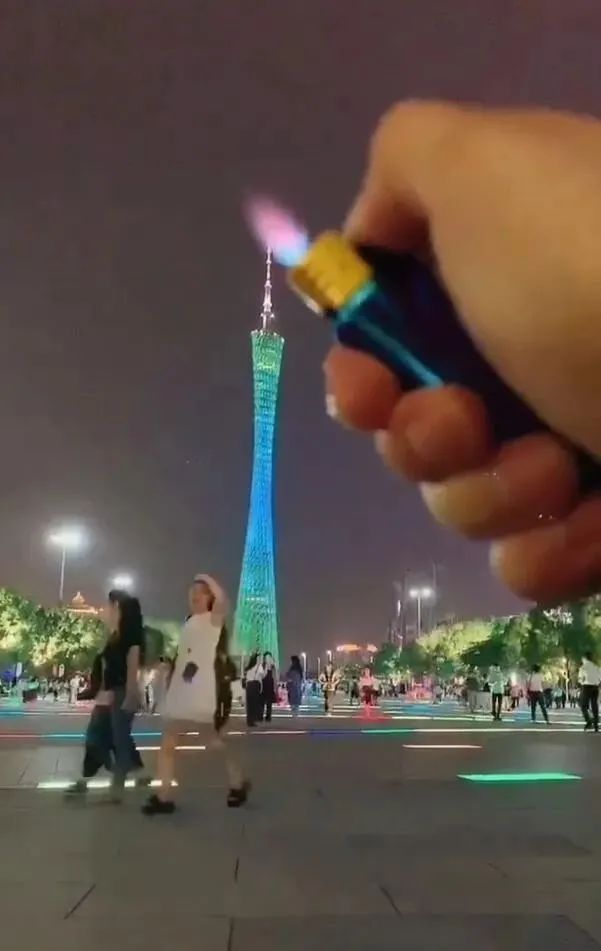 妹子窮的絲襪都破了！插圖22