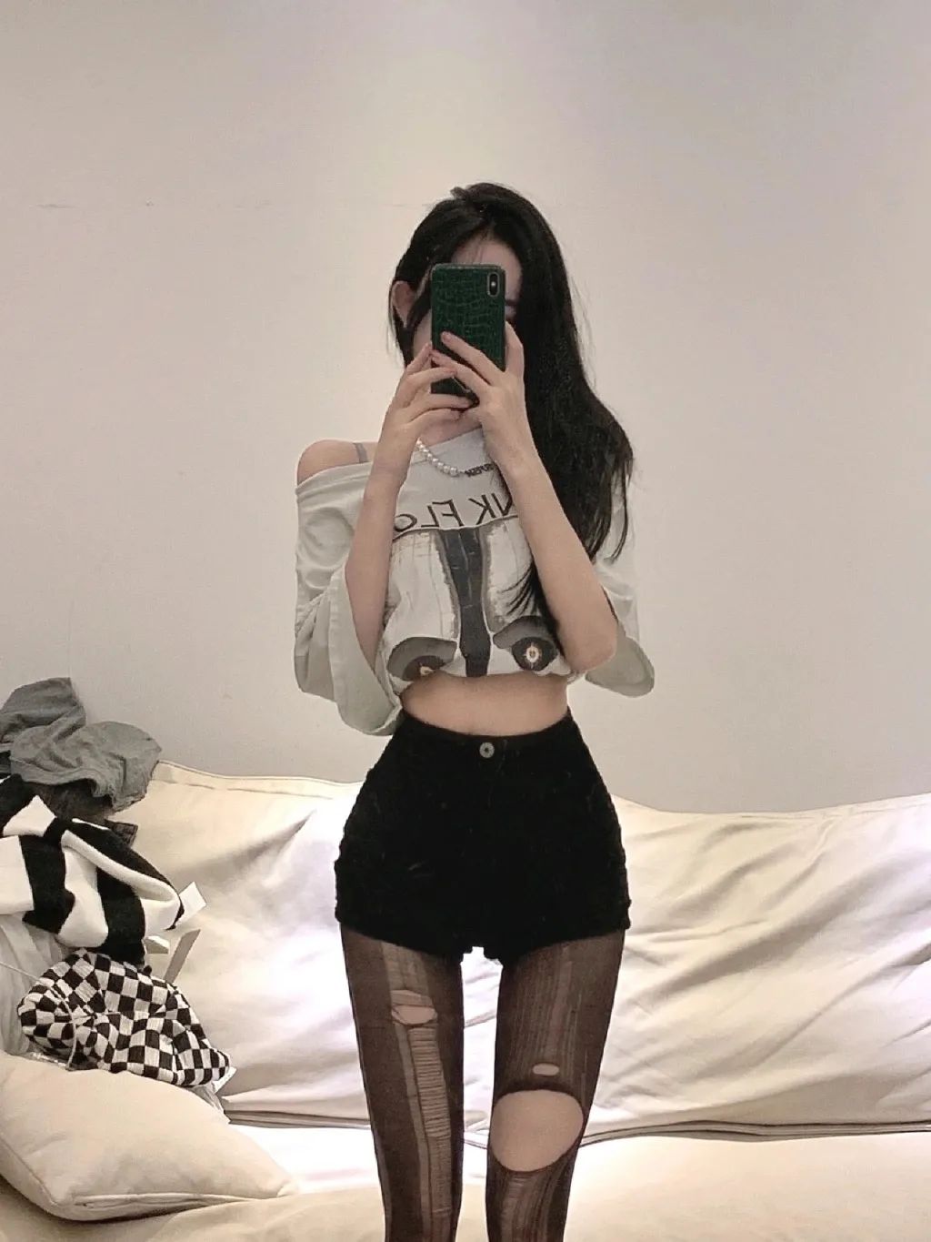 妹子絲襪都破了，好心疼??！插圖2