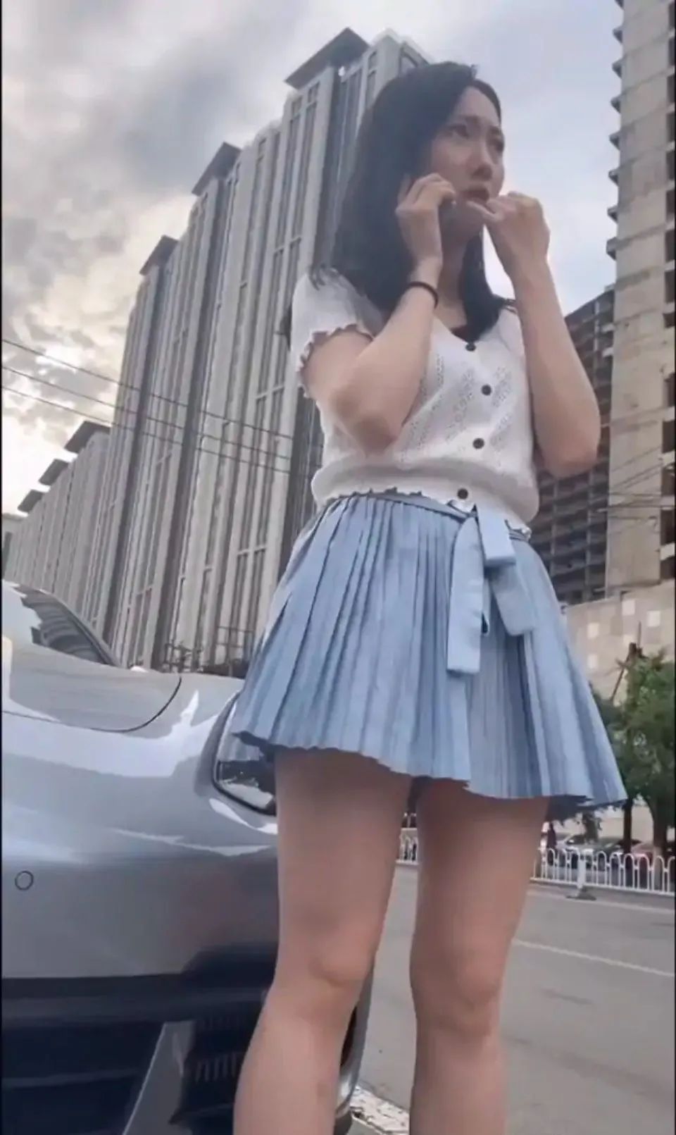 小姐姐?睡過(guò)站了，要不要叫醒她？插圖29