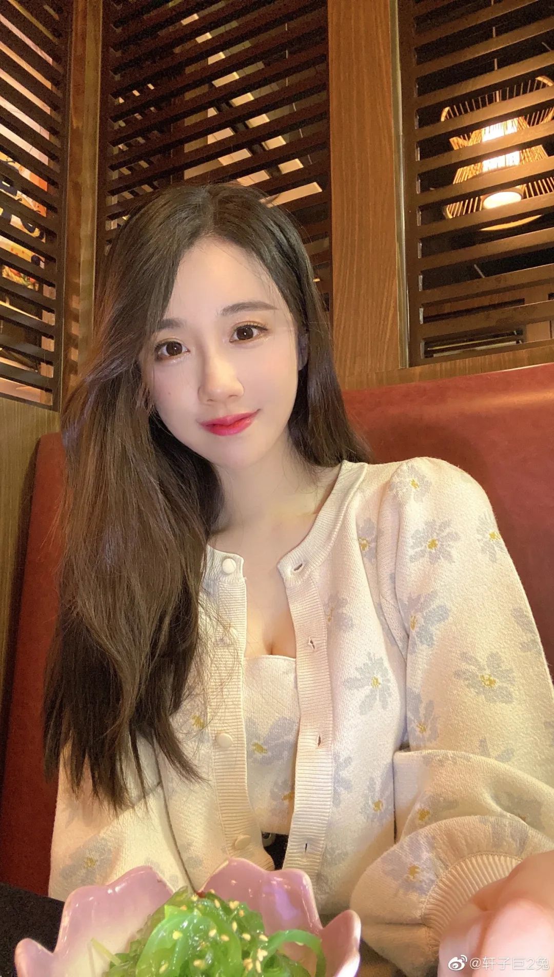 小姐姐?睡過(guò)站了，要不要叫醒她？插圖32