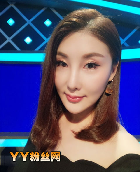 非誠勿擾張云靜美艷私房照 張云靜個(gè)人資料微博三圍身高胸多大插圖3