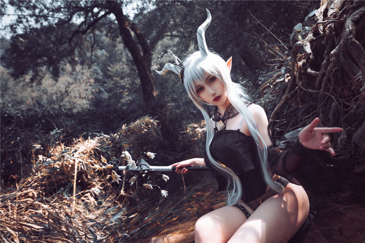 COSPLAY愛(ài)好者@芋圓侑子 前凸后翹照片資料欣賞插圖2