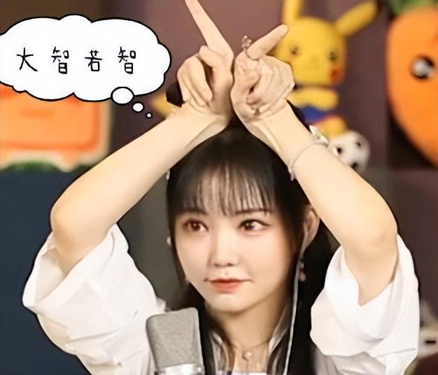 B站咬人貓回歸一姐，穿紅衣約爾跳宅舞，宅男：還是這么sao插圖6