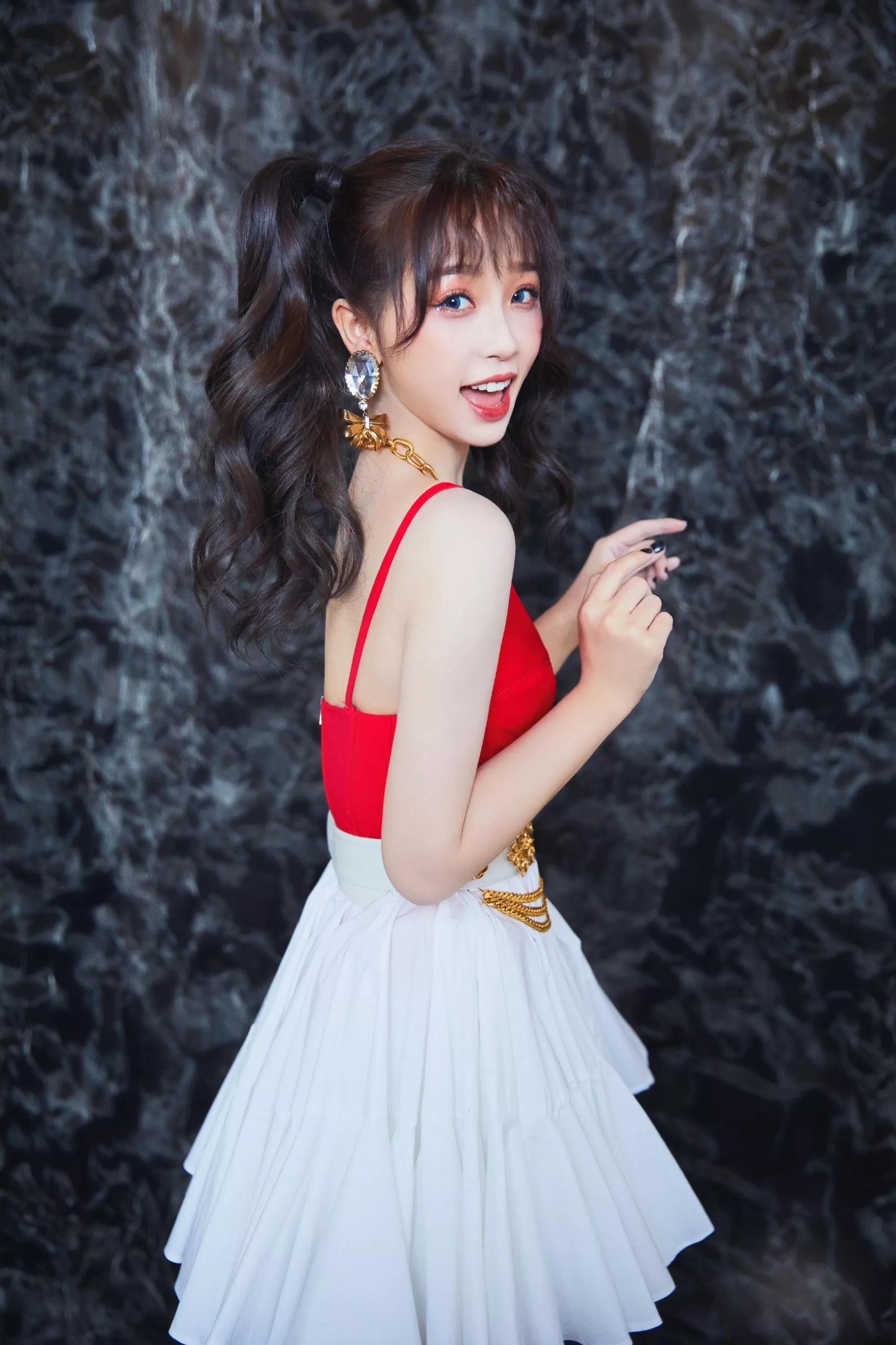 國內地女演員、歌手 虞書(shū)欣美照欣賞插圖