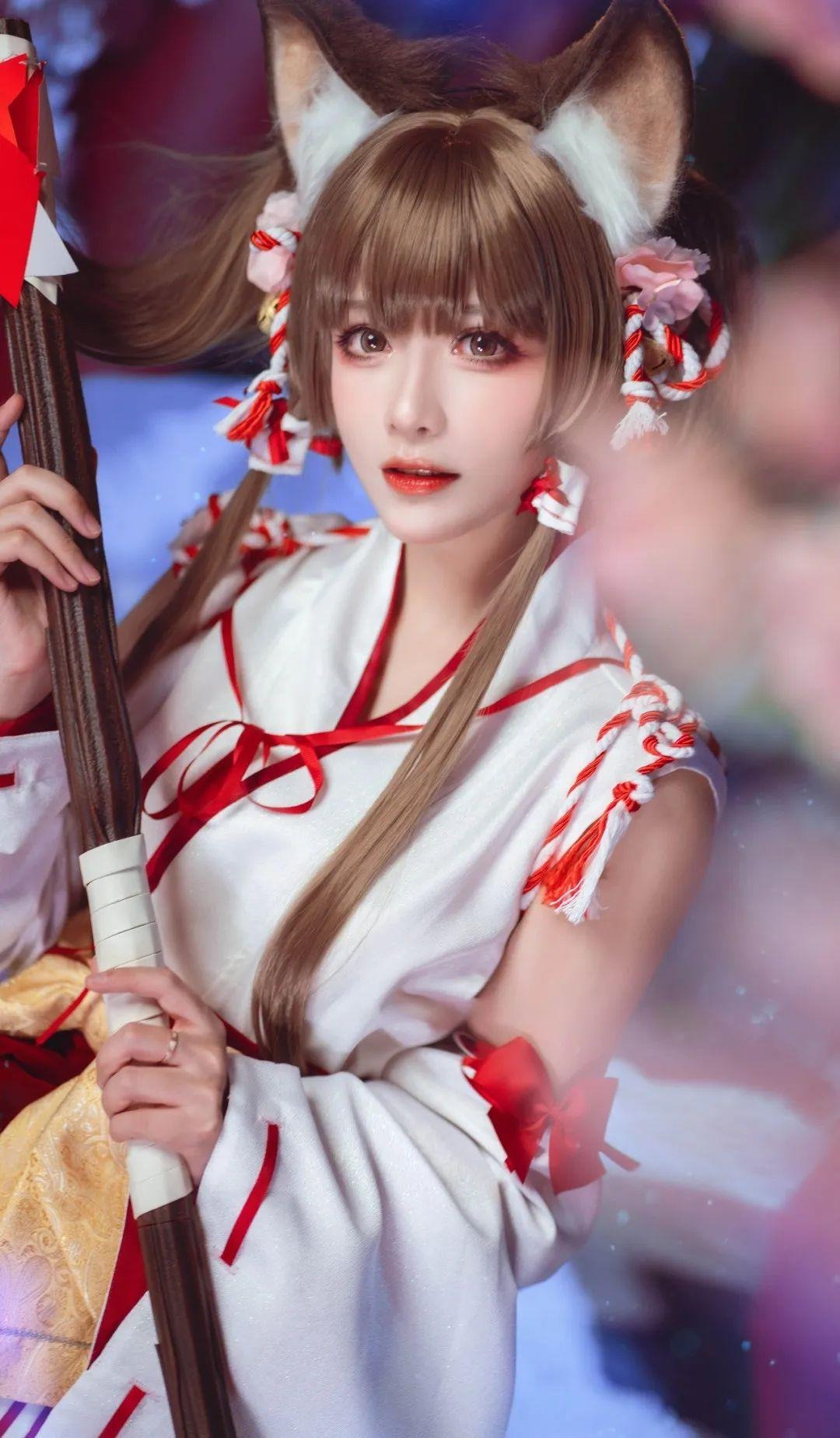優(yōu)莉娜，俏皮的巫女《盾之勇者成名錄：浪潮》插圖