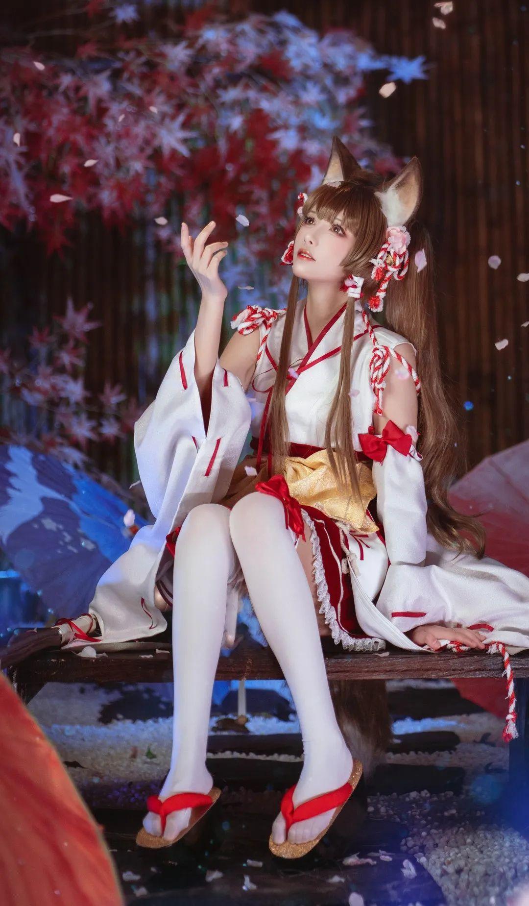 優(yōu)莉娜，俏皮的巫女《盾之勇者成名錄：浪潮》插圖2
